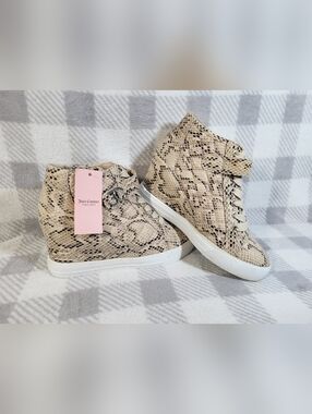Women’s Size 8 Juicy Couture Snakeskin Wedge Sneakers - Neutral Python Print